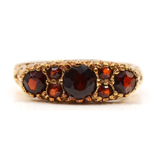 572 - A 9ct gold garnet dress ring with a patterned gallery, Edinburgh 1979, P, 2.8g