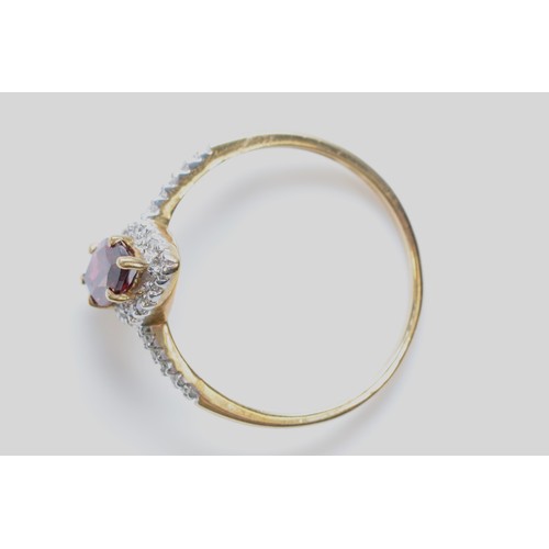 581 - A 9ct gold garnet and diamond cluster ring, T, 2.1g