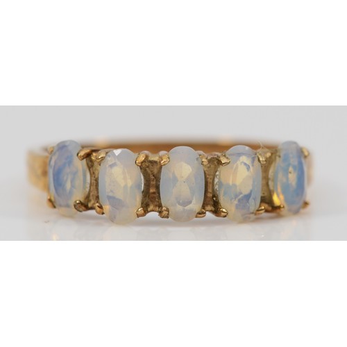 584 - A 9ct gold imitation moonstone five stone ring, O, 1.9g