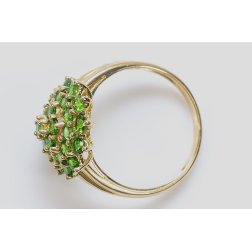 589 - A 9ct gold peridot cluster ring, claw set, T, 3.9g