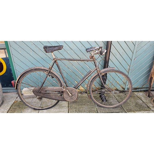 18 - A mid 20th century gents Raleigh 'Sports Model' bicycle