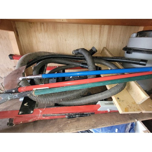 35 - 3 x sash clamps, fold up work bench, garden tools, also a Wet 'N' Dry vacuum and blower with attachm... 