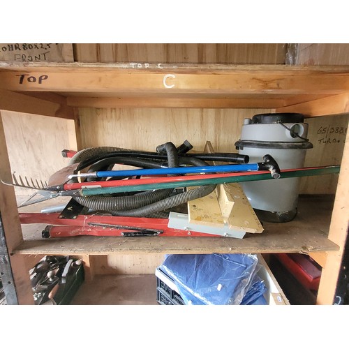 35 - 3 x sash clamps, fold up work bench, garden tools, also a Wet 'N' Dry vacuum and blower with attachm... 