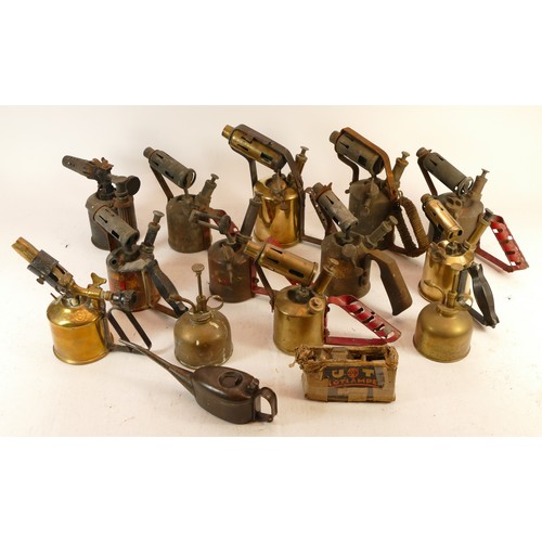 51 - A collection of early 20th century and later carpenters hand tools in three boxes, together with a s... 