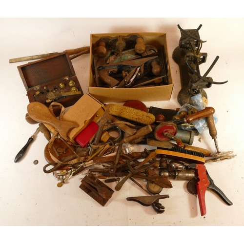 51 - A collection of early 20th century and later carpenters hand tools in three boxes, together with a s... 