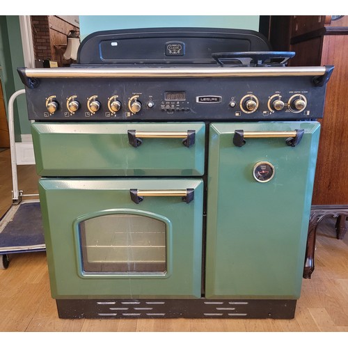 59 - A Leisure Classic 90 LPG Range enamelled oven/stove, with five burner rings, grill, oven, and warmin... 