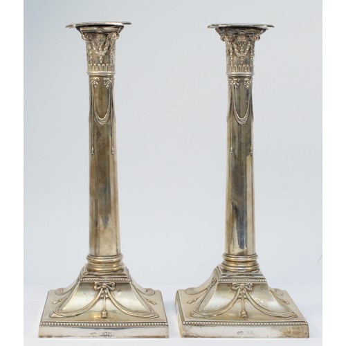 28 - An Edwardian silver pair of candlesticks, by the Goldsmiths & Silversmiths Co. Ltd., London 1905, wi... 