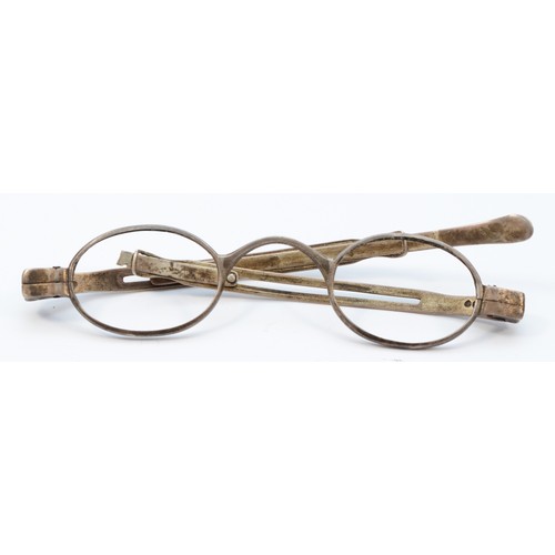 30 - A George IV silver pair of spectacles, London 1827, lacking lens and one sliding arm, 17gm