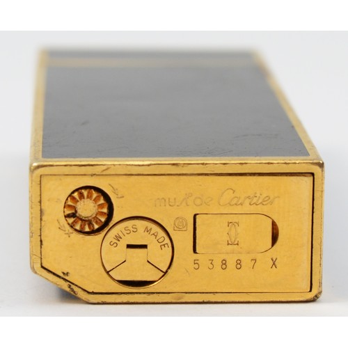 60 - Must de Cartier, a gold plated and black enamel rollagas lighter, serial number 53887X, 58mm