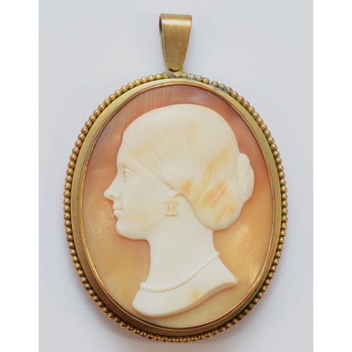 70 - Tomaso Saulini, a Victorian gilt metal mounted shell cameo pendant, depicting a lady, signed T. Saul... 