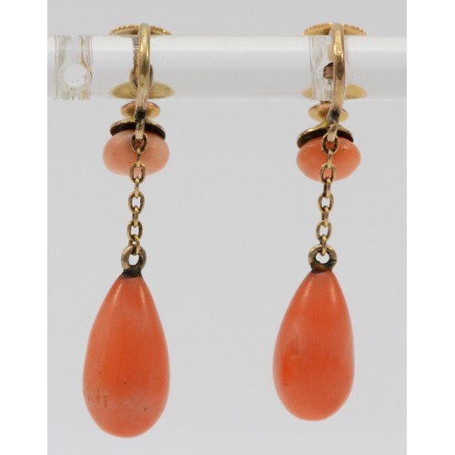 90 - A pair of 9ct gold Victorian coral screw fitting earrings, 5mm coral button with a gold chain that h... 