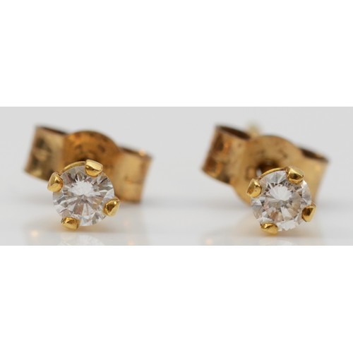 91 - A pair of brilliant cut diamond stud earrings, 3mm diamonds