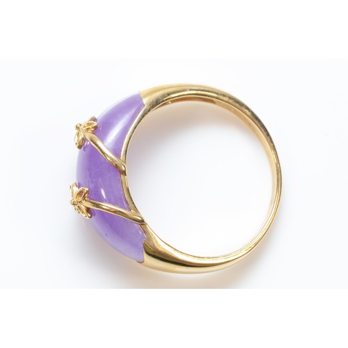 133 - A 9ct gold lavender jade floral ring, T, 4.3g