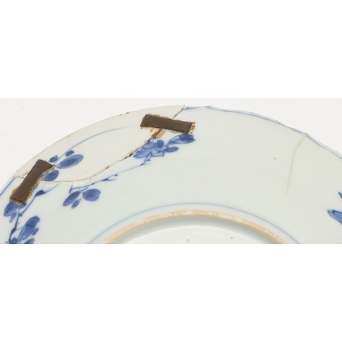 325 - A Chinese Kangxi period famile verte shallow bowl, with blue leaf mark, diameter 21.5cm and a blue f... 