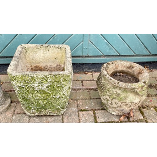 424 - A reconstituted square garden planter, 32 x 35cm and an urn shaped example, 39cm (2)