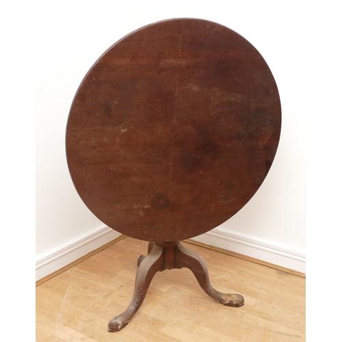 440 - A 19th century mahogany tilt top tea table, the circular top on vase turned column, with tripod cabr... 