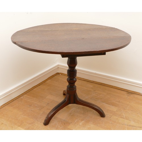 471 - An 18th century mahogany drop leaf side table, of circular form raised on turned pedestal with outsw... 