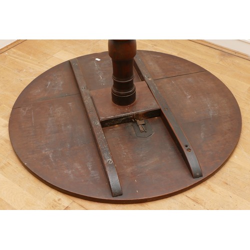 472 - A 19th century oak circular tilt top table, on a turned pedestal with outswept shaped supports, 93cm... 