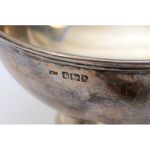 1 - An Edwardian silver christening bowl and spoon, Sheffield 1902, unengraved, bowl diameter10.5cm, 111... 