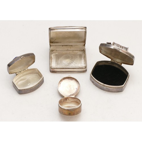 77 - A 925 silver and enamel huntsman pill box, 3.5 x 3cm, a 925 silver pill box with golf clubs and two ... 