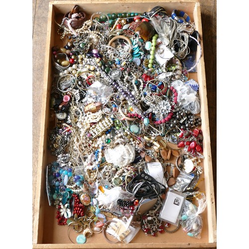 114 - Approximately 10kg of costume jewellery.