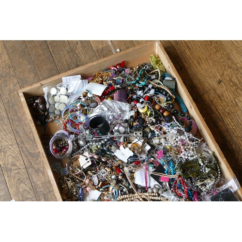 117 - Approximately 10kg of costume jewellery.