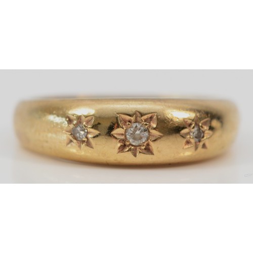 538 - A 9ct gold star set diamond trilogy ring, M, Birmingham 1985, 3.2g