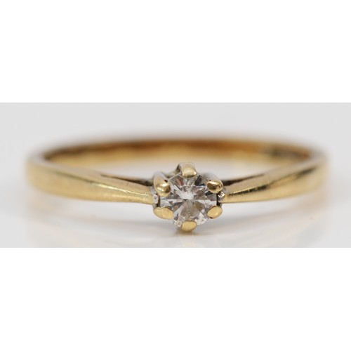 550 - A 9ct gold diamond solitaire ring, L 1/2, 1.5g