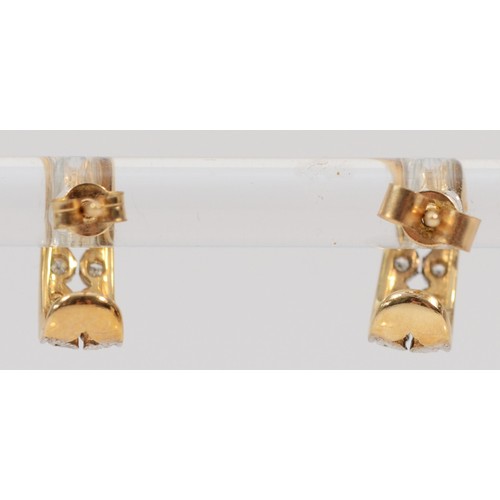 565 - A pair of 9ct gold vintage style drop earrings, 10mm drop, 1.3g