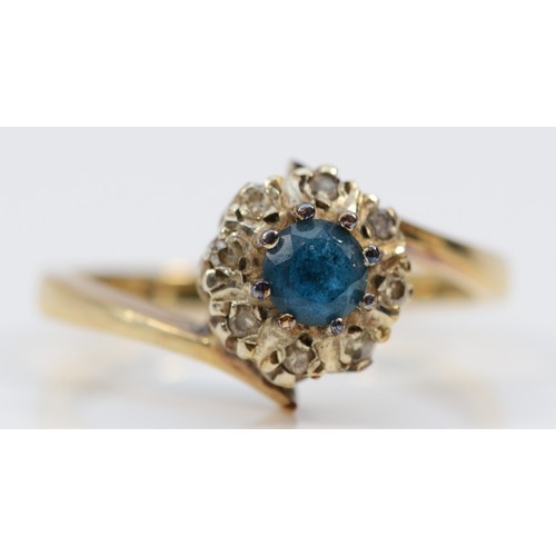 578 - A 9ct gold diamond and topaz halo ring, O 1/2, 3.5g