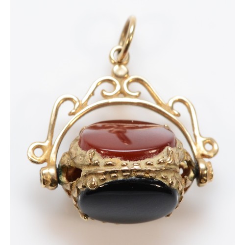 584 - A 9ct gold vintage carnelian, onyx and bloodstone spinning fob, 2.3g