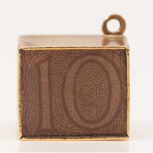 585 - A 9ct gold vintage bank note charm, 