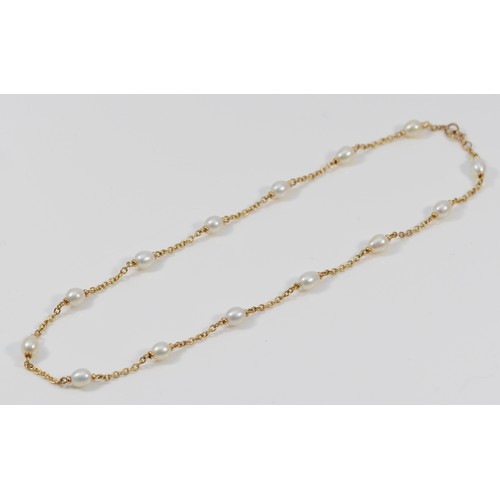 630 - A 9ct gold cultured pearl necklace, 10.6g