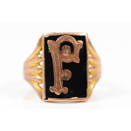 635 - A 9ct rose gold antique black onyx initial F ring, R, 5.5g