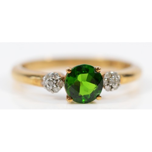 637 - A 9ct gold diopside and diamond dress ring, O, 2g