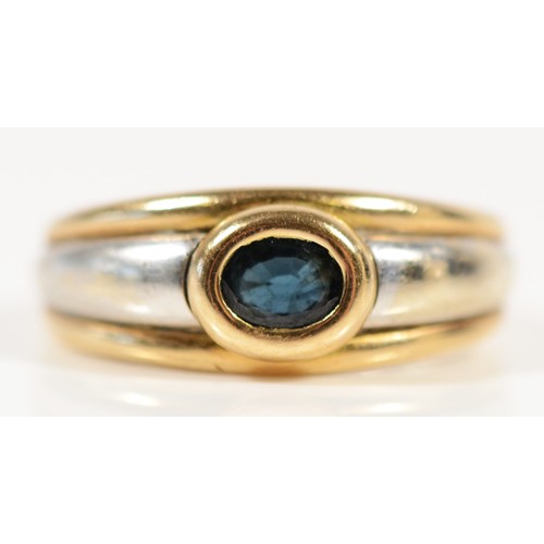 670 - A 9ct gold sapphire ring, L 1/2, 3.1g