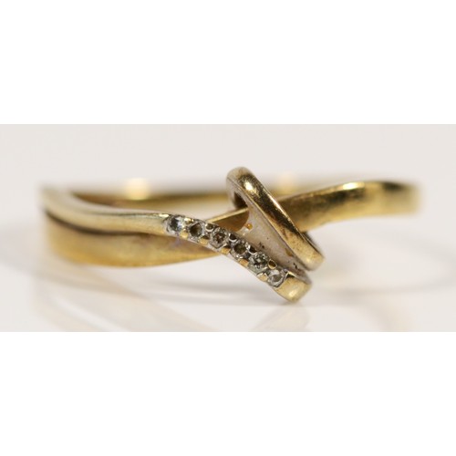 675 - A 9ct gold diamond dress ring, N 1/2, 1.3g