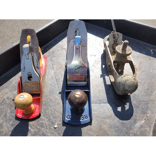 52 - A collection of hand planes to include, Stanley compass plane, Acorn smoothing plane and a boxed Rec... 