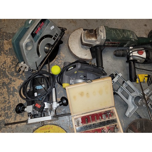 88 - An assortment of power tools, to include, a Metabo nine inch angle grinder, a ripsaw, a 100V challen... 