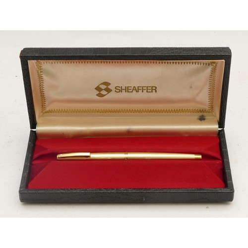 Sheaffer White Dot fountain pen with 14k gold nib, the grip is engraved ...