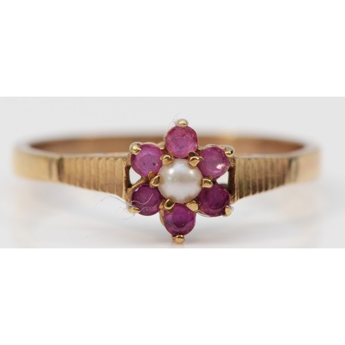 1190 - A unhallmarked gold vintage cultured pearl and ruby cluster ring, claw set, Q 1/2, 1.7g