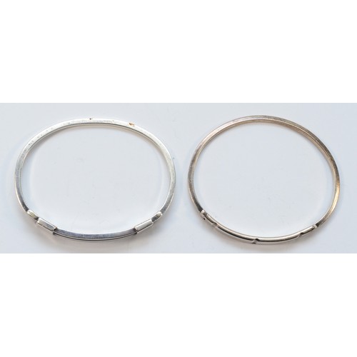 1152 - Two Mexican silver opening bangles, 68 x 51 and 66 x 55mm internals, 42gm