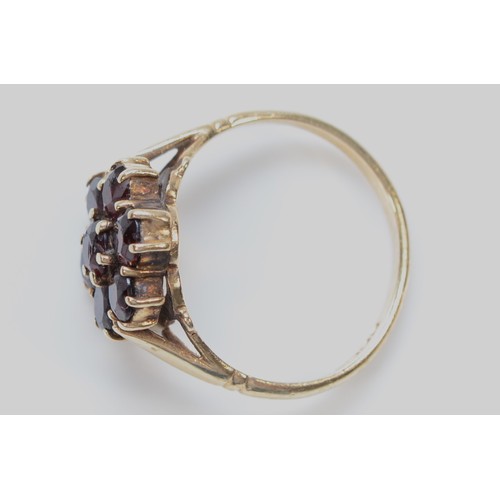 1254 - A Vintage 9ct gold garnet cluster ring, Birmingham 1967, M 1/2, 3.3gm