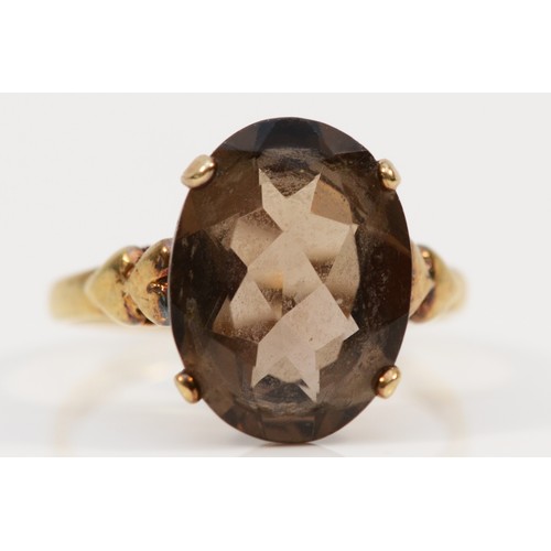 1259 - A vintage 9ct gold and smokey quartz dress ring, 16 x 12mm, 3.9gm