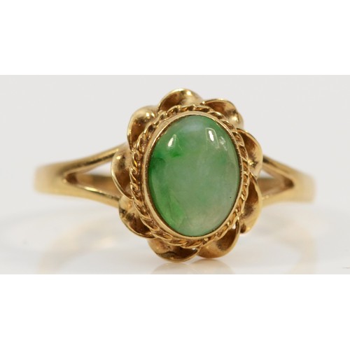 1322 - An unmarked 9ct gold and Jadeite ring, O, 2.3gm