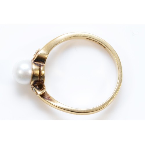 1204 - A 9ct gold 6mm cultured pearl and brilliant cut diamond ring,  O 1/2, 3.1gm