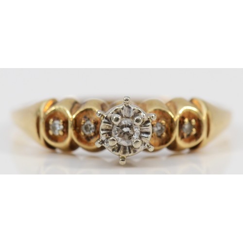 1270 - A 10K gold and brilliant cut diamond single stone ring, diamond set shoulders, R 1/2, 2.2gm