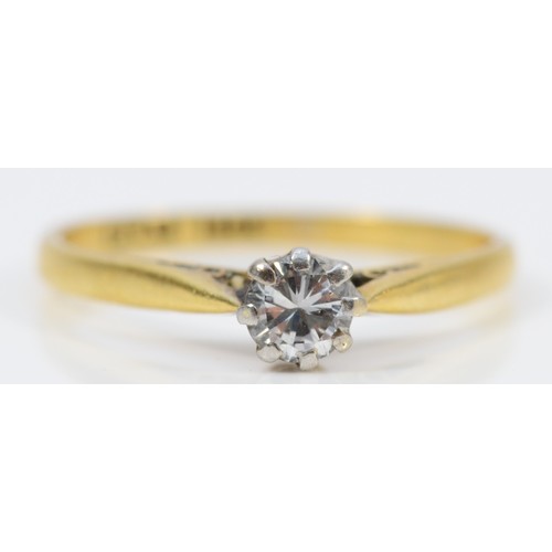 1338 - An 18ct gold and brilliant cut diamond single stone ring, approximately 0.20cts, colour H/I, VS1, N,... 