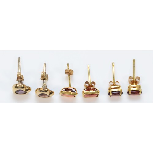 1505 - Three pairs of 9ct gold amethyst and garnet stud earrings, 2.3g