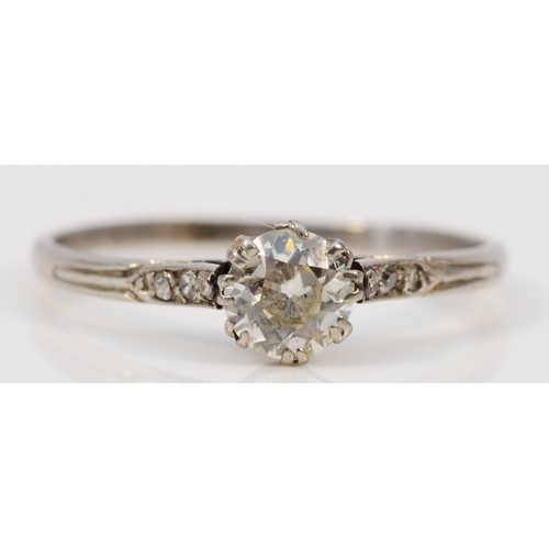 1359 - An Edwardian platinum and old cut brilliant diamond single stone ring, approximately 0.50cts, colour... 